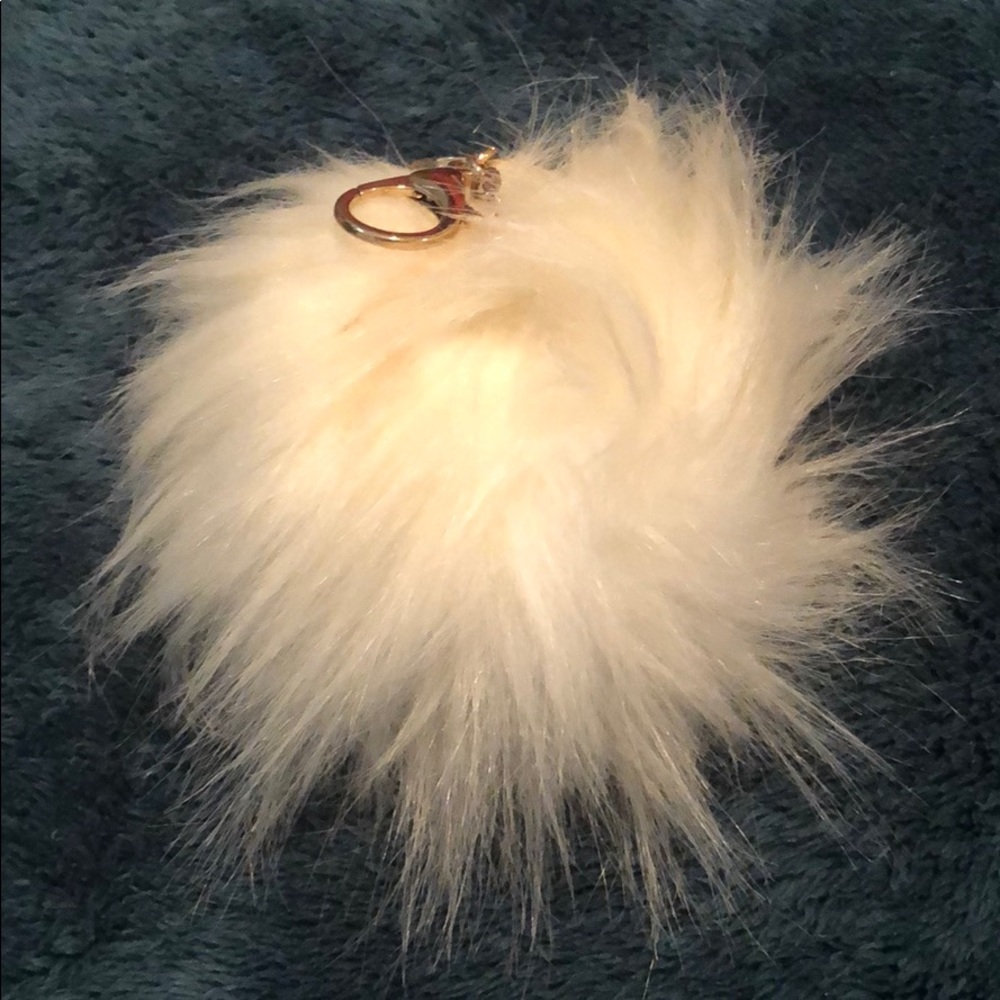 Oversized Key Chain Puff - Picture 3 of 4